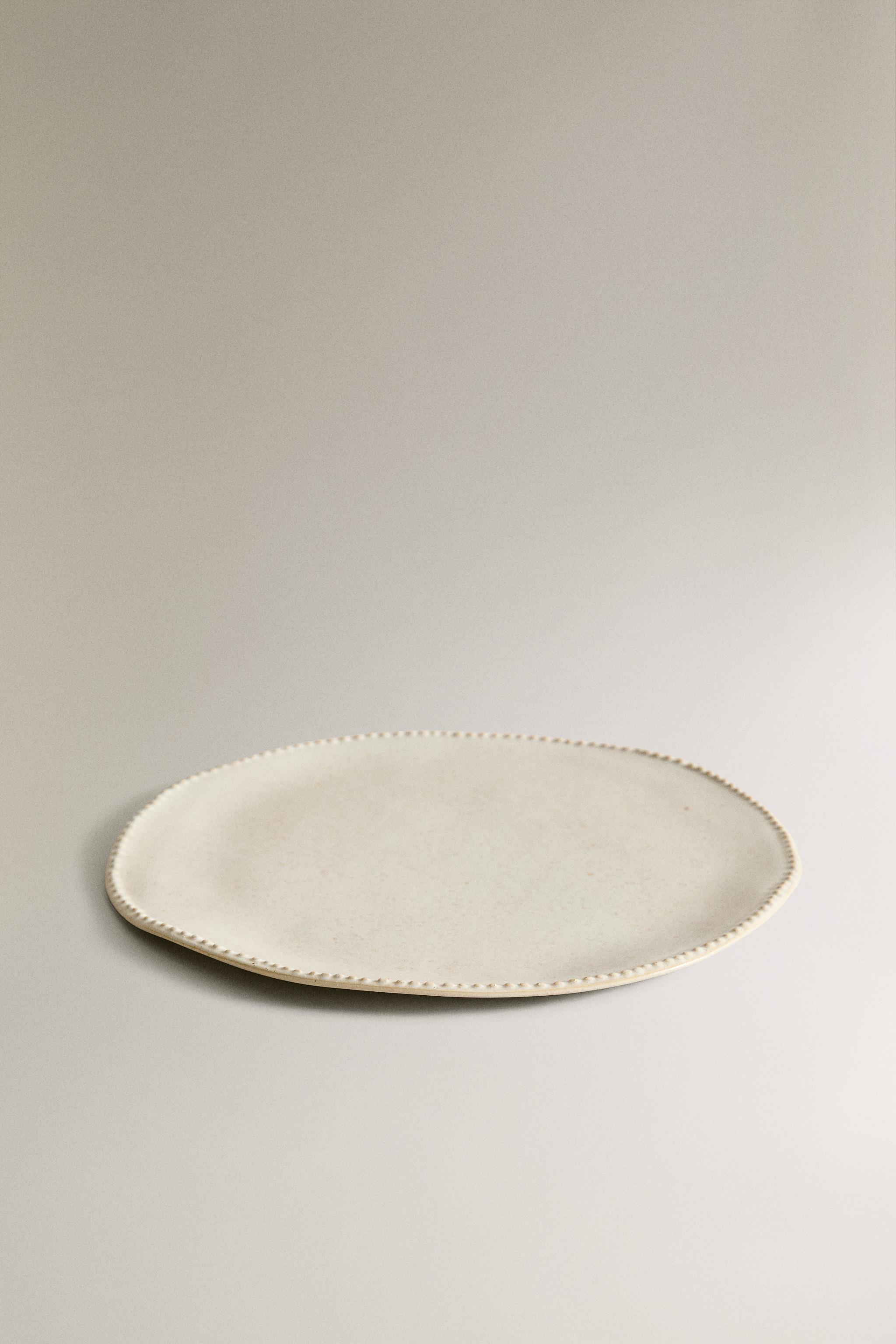 EMBOSSED STONEWARE DESSERT PLATE